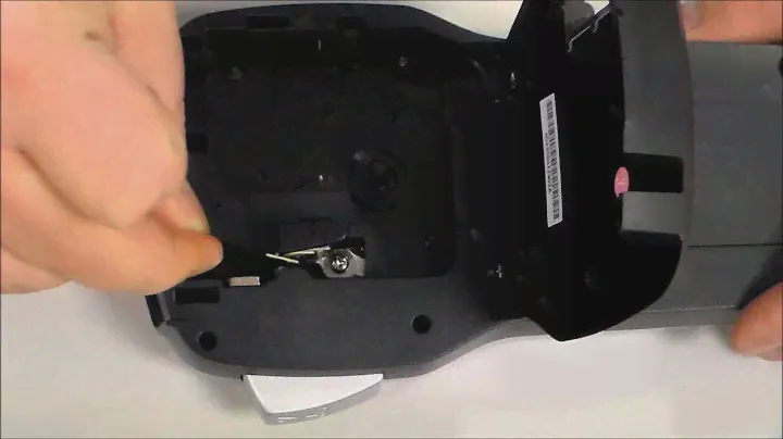 How to clean a LabelManager printhead?